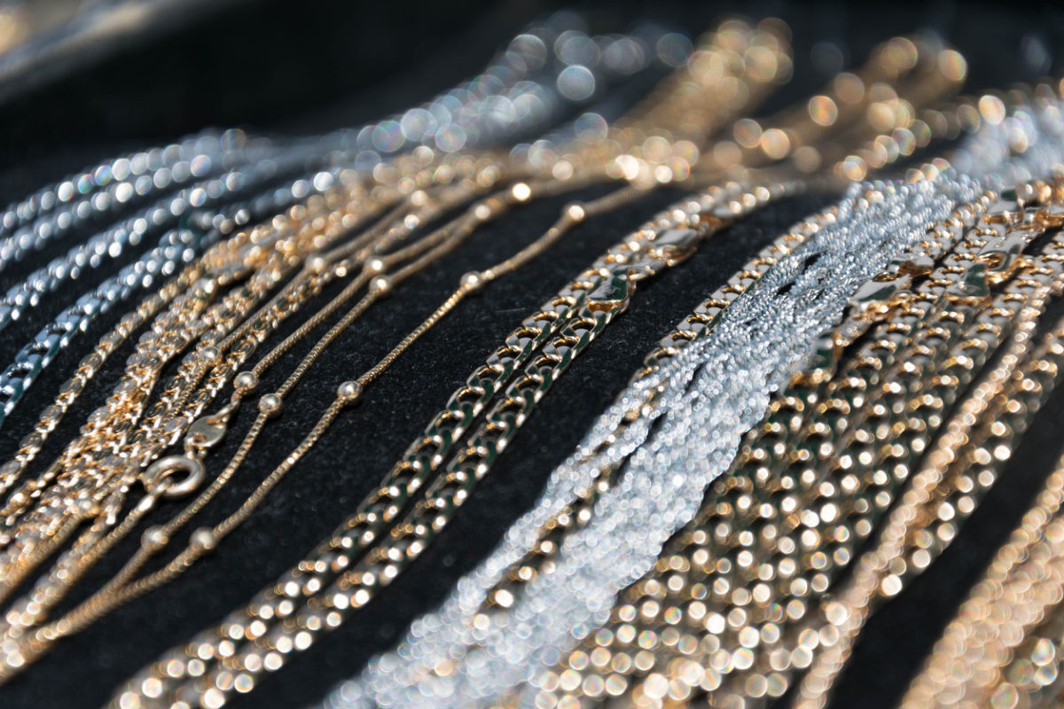 9 Tips to Know Before Buying Wholesale Bulk Jewelry - WFS