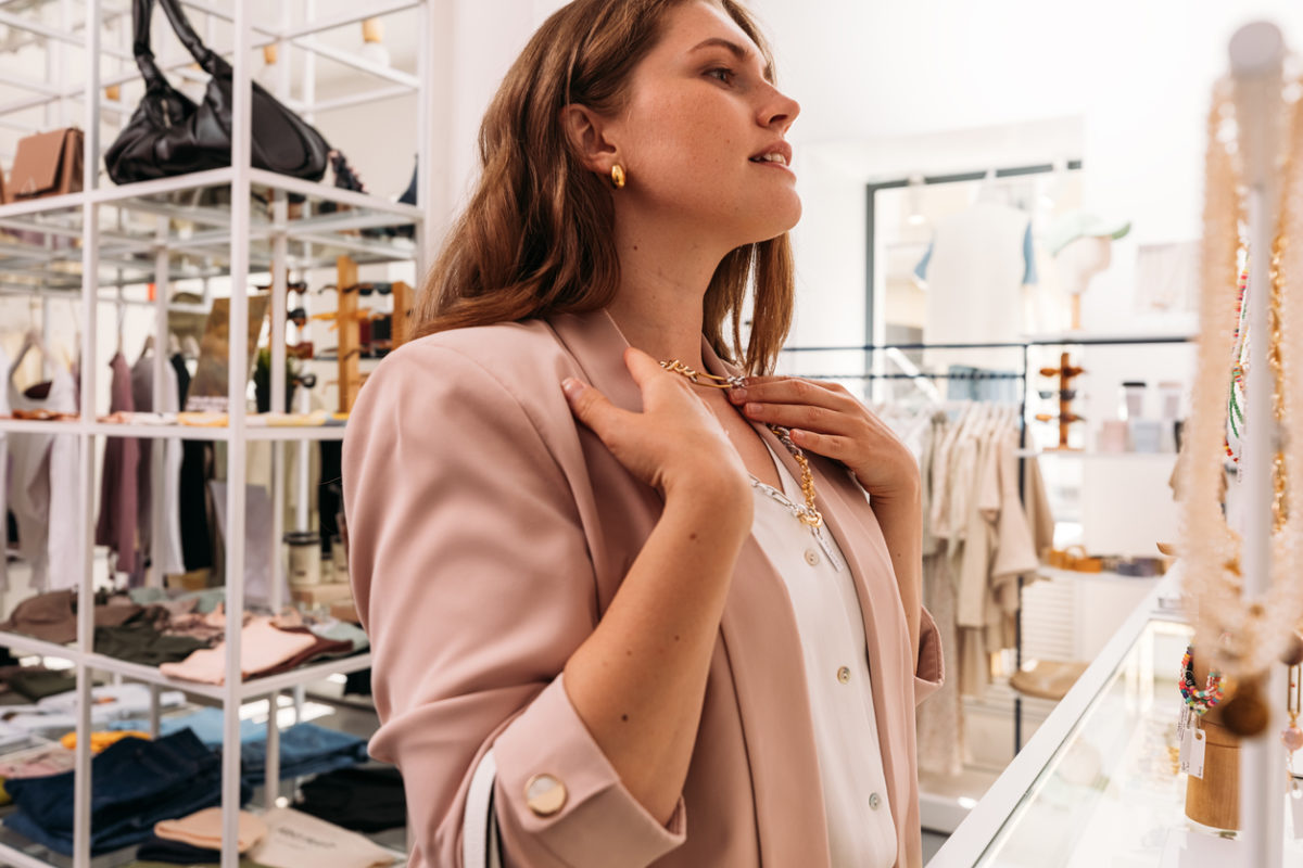 How to Choose Jewelry for Women to Sell in Your Boutique - WFS